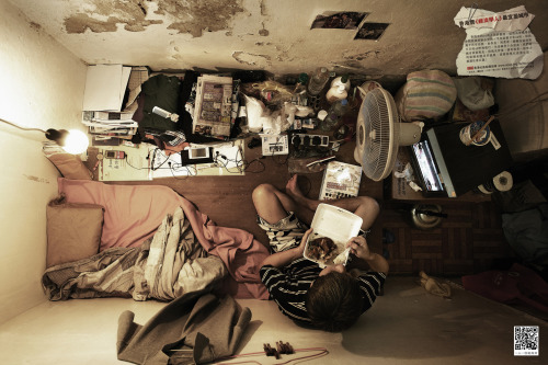 Hong Kong&rsquo;s &ldquo;Cubicle Dwellers&rdquo;: Exposing Life in One of the World&rsquo;s Most Den