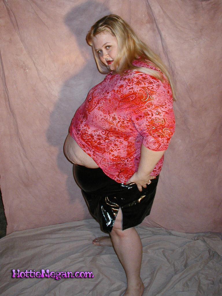 ssbbwmeg:  This is SSBBW Meg, a big Mature XXL MILF girl with huge belly, huge natural
