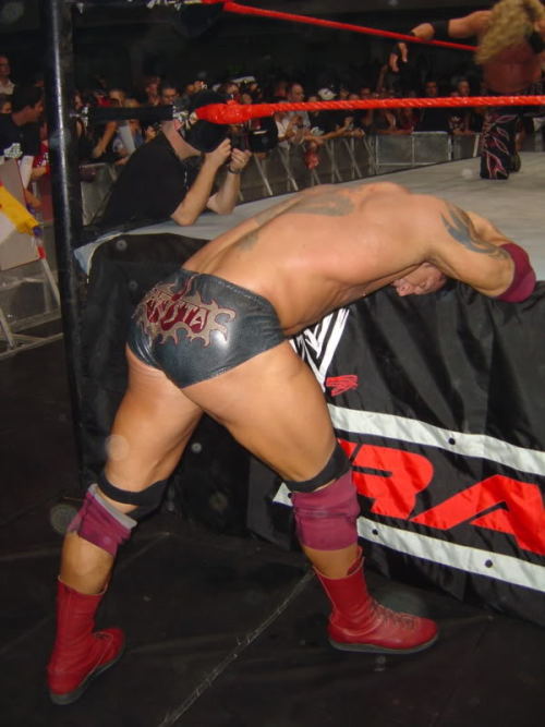 rwfan11:  Batista- nice rear view! 
