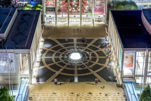 Lincoln Center at night (photo by Inaki Vinaixa)