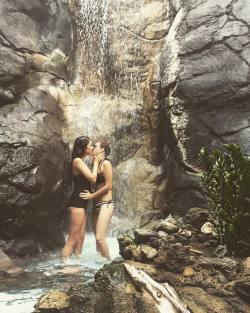 Stevieboebi:  🙌🏼 First Kiss Under A Waterfall. 🙌🏼  #Roadtokontiki