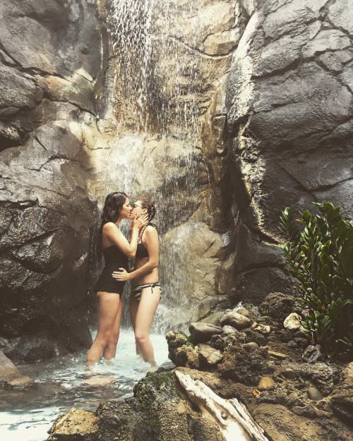 stevieboebi:  🙌🏼 First kiss under a waterfall. 🙌🏼  #roadtokontiki