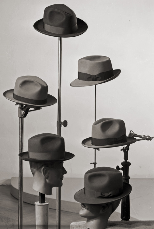 joeinct:  Hats for Fall. Gävle, Sweden, Lidholms, 1953 