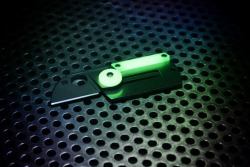 cuscadi:  Moonglow custom parts for the spyderco dogtag