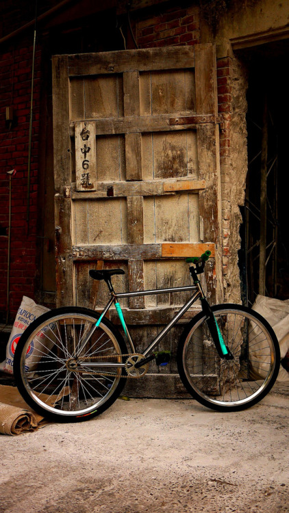 bisikleta:  TAIWAN FIXEDGEAR SHOP OZOTW X 2011 FUN2 FRAMESET 700C LOOK X 700x50mm X AG BMX CRANKSET 