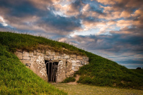 wodneswynn:The Mound of the Hostages, neolithic passage tomb, Hill of Tara, County Meath, Ireland