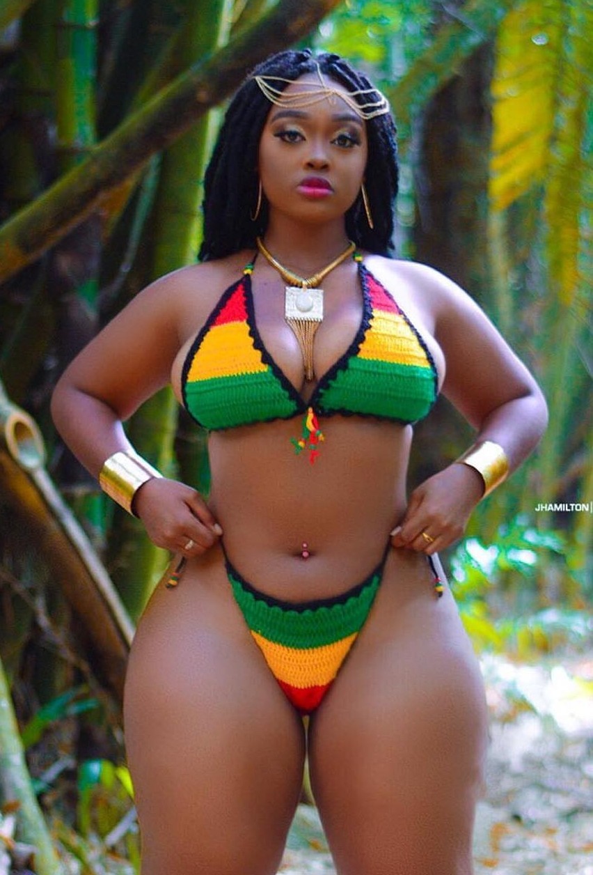 kingjazziedad:  DeliciouslySexy. CurvyLicious. BootiDelicious.. Ms Tha__Antidote