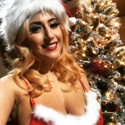 Merry Xmas! I hope everyone is having a wonderful and sparkly day! I love ya! https://www.instagram.com/p/Br09hkiBs4d/?utm_source=ig_tumblr_share&amp;igshid=1tztlrb28iulv