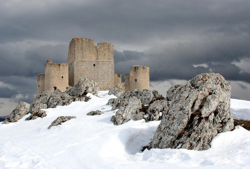 rocca calascio by holapablo67 on Flickr.Fine marzo in uno dei più begli angoli d'abruzzo, In questo 