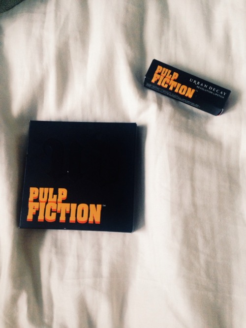 fuck-em-chix:  “my mama gave me an early back to school present.”  ugh want so bad.