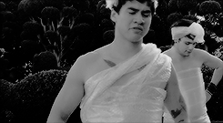 calumxhoood:   shirtless calum  requested by anonymous   