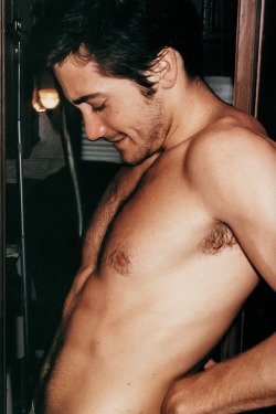 let-sfuck:  hairy2017:  happytravelertiger:  gyllenhart:Jake GyllenhaalMario Testino’s ‘Let Me In’ Book Scans 2004    Put your face in bush🌴   .