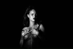 bubblebubblemumble:  senorjikkles:  Rihanna  Very Important Pathass!