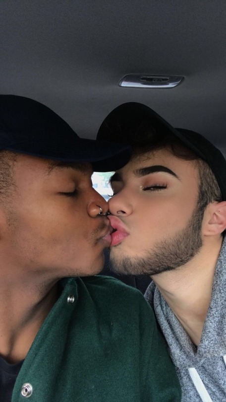 ambm-couples-blog: findingyourself-insomeoneelse:    Cute 