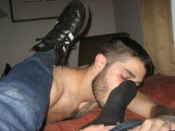 guysnylontightsblacksocks:  SMELL THOSE RANK