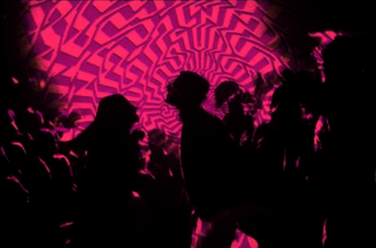 savetheflower-1967: Dance club with psychedelic lighting, 1967. 