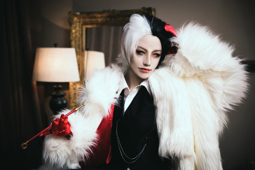 Character: Cruella de VilNovel/Movie: 101 DalmatiansCN: AtoWorld Cosplay