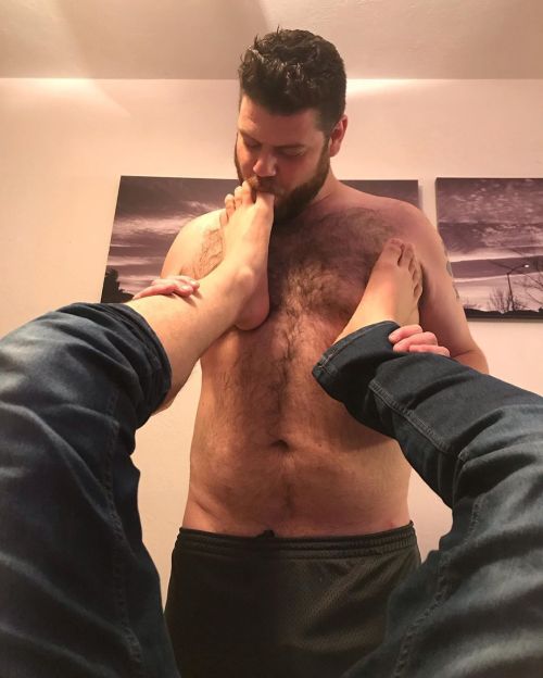 bigbeardbarefeet:IG: jonsibais