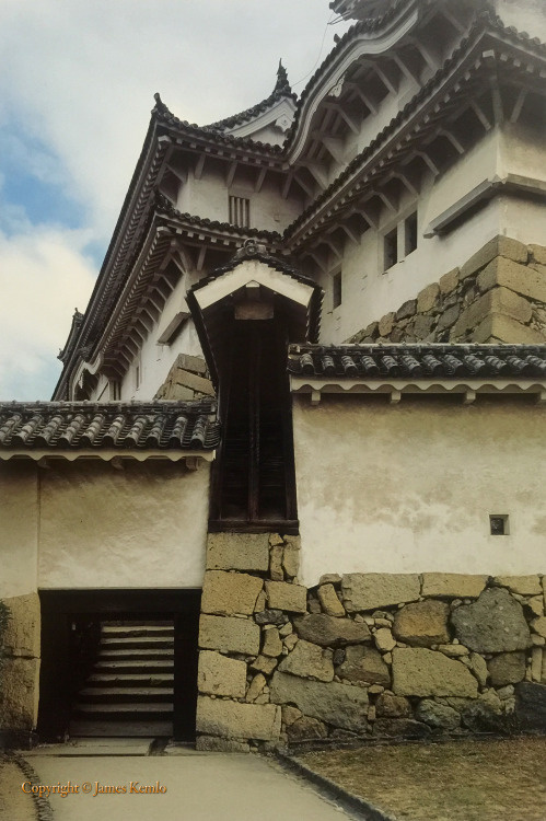 Himeji castle 姫路城, Himeji, Hyōgo Japan. Small, narrow entranceways between buildings ensured that in