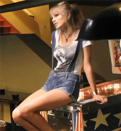 sexytaylorswiftlegs:  Hot AF