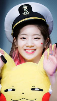 seoulicons:  dahyun wallpapers/lockscreens©