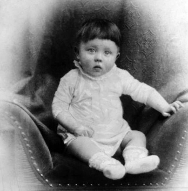 Hitler as a baby. A reminder that cute babies can grow up as a terrible person #babies#embarazo#pregnancy#pregnant#bebé#cute#aww