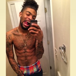 prettyboiredd:  my bby daddy 