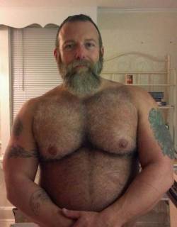 nippletheory:  Via http://maturebearmanhideaway.blogspot.com