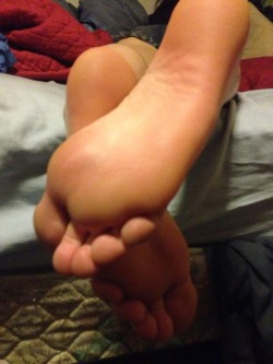 karathefootgoddess:  like and share for more feet pics. message me about dirty pics and videos