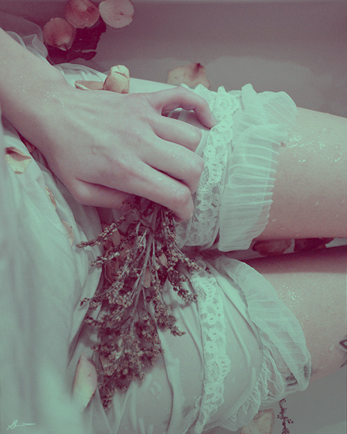 auniakahn:  Seance, 2014