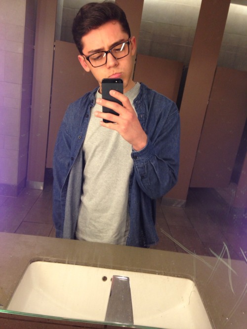 joshbunny:  bathroom selfies in Hollywood mall lmao 