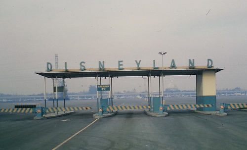  The entrance to Disneyland in 1965, when parking was only Ũ.25. You can just make out the Matterhorn underneath the “A”. 