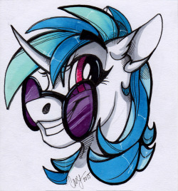 metalaura:  casynuf:  Vinyl and OctaviaTraditional framed artworks available for purchase at Galacon 2015!  Best pones  c: