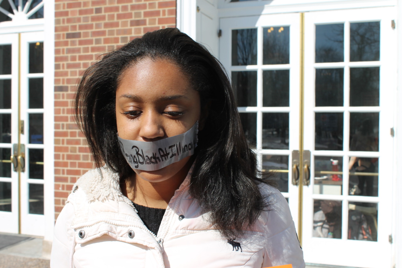 gabi-thompson:  Several University of Illinois Students gathered on the quad for