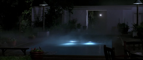 365filmsbyauroranocte:  Scream (Wes Craven, 1996): empty spaces 