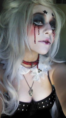 dollfille:  Going to zero haunt convention later. 