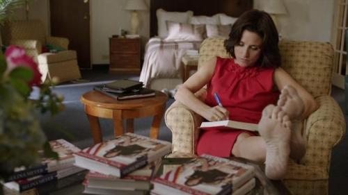 celebrity-soles:  Julia Louis-Dreyfus