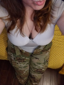 Mormonmilflover: Mmmm I’d Love To Thank Her For Serving Our Country. Love Those