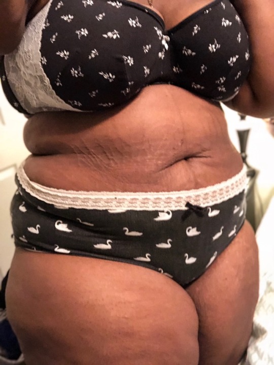 kurves-n-kurls:  ✨Strech Marks? Cute!✨😋Belly Rolls? Edible!😋🙏🏾Cellulite? Squeezable!🙏🏾🙌🏾Thick Arms? Huggable!🙌🏾💗💜Size? Perfectly Me 💗💜Embrace yourself! The vessel for your soul loves you! Love it back 😍😘