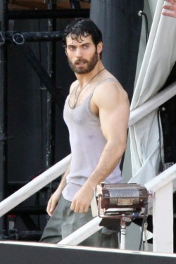 whoisyourpaddy:  hard-muscles:  Henry Cavill  Swoon