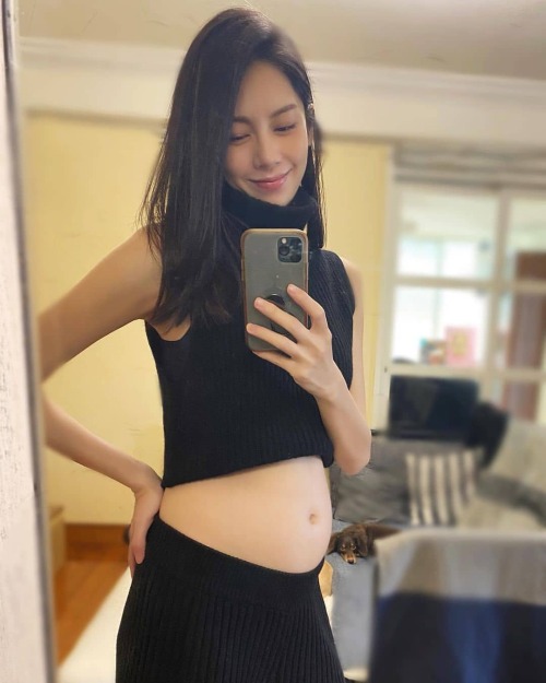 #Repost @liaoyihsuan0217... #20weeks #pragnancy #孕凱莉日記 #奇幻旅程進行中 ##Moca ##PreggoIsGoddes www.