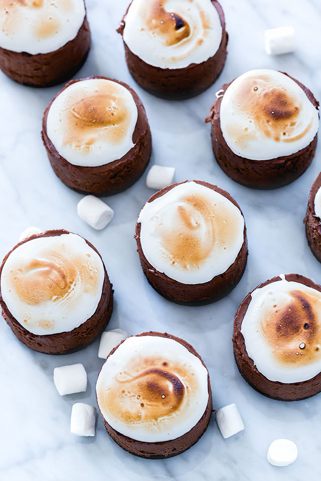 sweetoothgirl:    CHOCOLATE S’MORES CHEESECAKE BITES    @dommebadwolff23