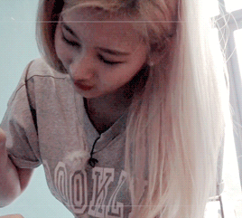 misamo: how can someone look so attractive while making a ring…?
