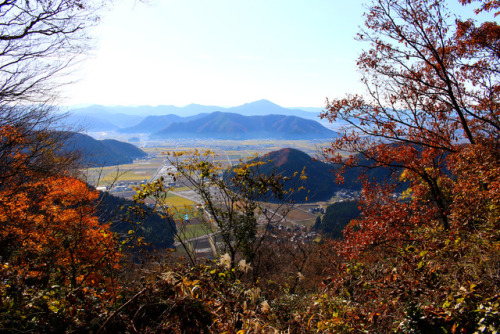 20171203（日,sun.）いつもの文殊山へモントレ（文殊山で山登りトレーニング）＆紅葉見物。ルイボスレモンのハーブティを3COINSのクリアボトルに入れ、おやつには無印の「レーズンヨーグルトチョ