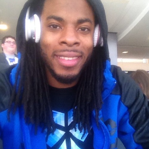 susiethemoderator:  thoughtsofablackgirl:  My Richard Sherman Appreciation Post.This man is so freaking handsome! And he wears bow-ties. Yaaaassss laaaaaaawd! lol :)   He too fine for his own good 