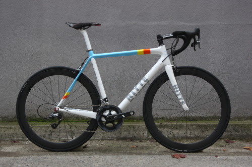 standertbikes: Ritte at Standert Bicycles. White Bosberg 3.0 with Sram Force.
