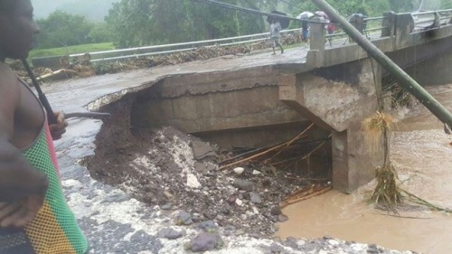 indigenous-caribbean: Jamaica facing severe flooding, communities fear displacementAnother bridge in Green River, Clarendon under threat. It’s main link between Frankfield and southern parts such as May Pen. Jamaica is currently suffering severe flooding