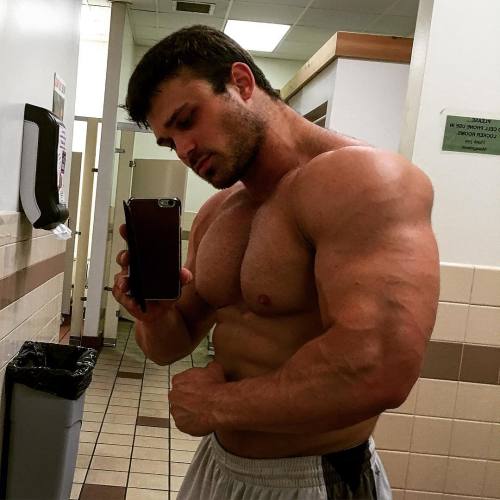 hungrycumwhore:  http://hungrycumwhore.tumblr.com/archive