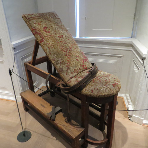 trust-your-doc: medicalmuseion:Surgical restraint chair from the pre-anesthesia era by dougsmi http: