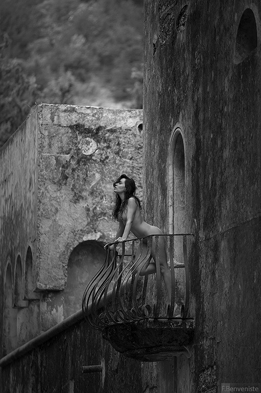 come dama di quel maniero&hellip; fiera del tuo corpo&hellip; attendi la